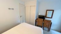 Posteľ alebo postele v izbe v ubytovaní 6-person apartment with swimming pool tennis court and free parking 25
