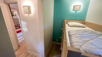 Posteľ alebo postele v izbe v ubytovaní 6-person apartment with swimming pool tennis court and free parking 25