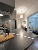 Kuchyňa alebo kuchynka v ubytovaní Superbe 2 Chambres Proche Montmartre