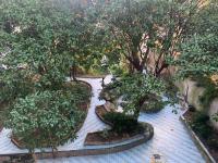 A garden outside Le Stanze Del Vicerè Boutique Hotel