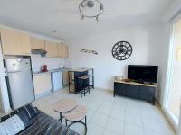 Kuchnia lub aneks kuchenny w obiekcie Appartement 2 pièces avec accès direct plage, piscine et terrasse - Marseillan - FR-1-326-778