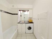 Plan piętra w obiekcie Appartement 2 pièces avec accès direct plage, piscine et terrasse - Marseillan - FR-1-326-778
