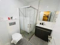 Ein Badezimmer in der Unterkunft Eilat Charming Studio-Balcony