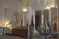 A bed or beds in a room at Dimore Santagaeta
