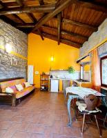 A kitchen or kitchenette at Agriturismo Le Grotte