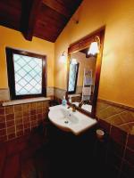 A bathroom at Agriturismo Le Grotte