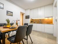 Kuchyňa alebo kuchynka v ubytovaní VisitZakopane- Sekwoja Apartment