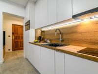 Kuchyňa alebo kuchynka v ubytovaní VisitZakopane- Sekwoja Apartment