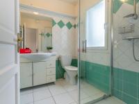Kúpeľňa v ubytovaní Holiday Home Le Vert Coteau-4 by Interhome