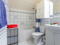 Kúpeľňa v ubytovaní Holiday Home Le Vert Coteau-4 by Interhome