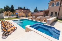 Půdorys ubytování Villa für große Ansprüche mit großem Pool, Sauna, Whirlpool, Billard