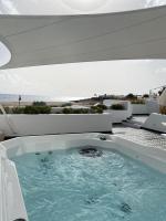Bazén v ubytovaní La Concha Boutique Apartments - Adults Only alebo v jeho blízkosti
