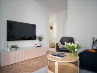 Televízia a/alebo spoločenská miestnosť v ubytovaní Casa Porta Mare Kołobrzeg