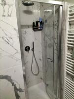 A bathroom at Stanza nr 4 in appartamento incantevole in zona Solari