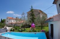 Bazén v ubytovaní Apartment Elena, village Peresiji alebo v jeho blízkosti