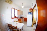 Kuchyňa alebo kuchynka v ubytovaní Apartment Elena, village Peresiji