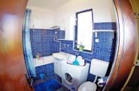 Kúpeľňa v ubytovaní Apartment Elena, village Peresiji