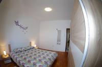 Posteľ alebo postele v izbe v ubytovaní Apartment Elena, village Peresiji