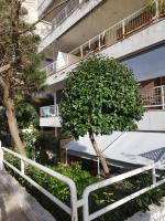 Vonkajšia záhrada v ubytovaní Elegant Seaside 2 Floor Apartment