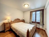 Tempat tidur dalam kamar di Appartement Chamonix-Mont-Blanc, 2 pi&egrave;ces, 4 personnes - FR-1-507-42