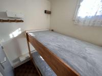 Posteľ alebo postele v izbe v ubytovaní Appartement T2 Cabine, Rez-de-Jardin, Parking, Lave-Linge, Terrasse, Accès Plage à 30m - FR-1-702-16