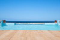 Bazén v ubytovaní Tarifa Lances by QHotels alebo v jeho blízkosti