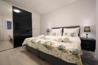 Posteľ alebo postele v izbe v ubytovaní Luxury Majpruz Suites I