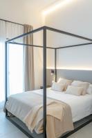 Postel nebo postele na pokoji v ubytování Suites Alfonso X