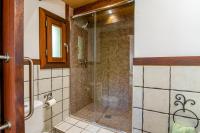 A bathroom at Casa con piscina a 1 km del mar y del pueblo