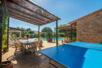 The swimming pool at or close to Casa con piscina a 1 km del mar y del pueblo