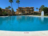 Bazén v ubytování Apartamento excelente ubicación en Novo Sancti Petri By Chiclana Dreams nebo v jeho okolí