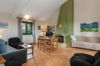 Posezení v ubytování Koxyli Studios & Apartments