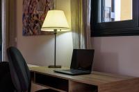 TV a/nebo společenská místnost v ubytování Koxyli Studios & Apartments