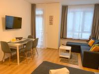 TV a/nebo společenská místnost v ubytování Studios and Apartments - Semiramida Gardens