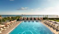 Bazén v ubytování Crowne Plaza Florya Istanbul by IHG nebo v jeho okolí