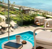 Bazén v ubytování Crowne Plaza Florya Istanbul by IHG nebo v jeho okolí
