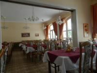 Restauracja lub miejsce do jedzenia w obiekcie Hotel Familia