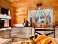Kuchyňa alebo kuchynka v ubytovaní Chalet bois jacuzzi