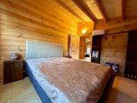 Posteľ alebo postele v izbe v ubytovaní Chalet bois jacuzzi