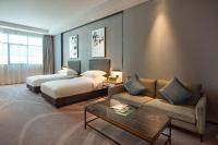 Postel nebo postele na pokoji v ubytování Asiana Grand Hotel