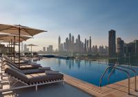 Bazén v ubytování voco Dubai The Palm by IHG nebo v jeho okolí