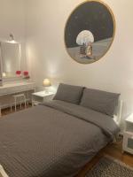 Postel nebo postele na pokoji v ubytování cozy flat at Rhodes centre