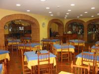Restauracja lub miejsce do jedzenia w obiekcie HOSTAL-RESTAURANTE EL PAISANO