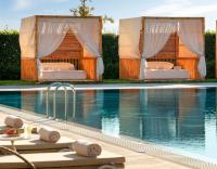 Bazén v ubytování Crowne Plaza Florya Istanbul by IHG nebo v jeho okolí