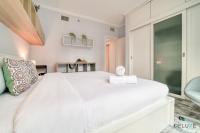 Postel nebo postele na pokoji v ubytování Alluring 2BR at Al Majara 1 Dubai Marina by Deluxe Holiday Homes