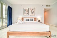 Postel nebo postele na pokoji v ubytování Alluring 2BR at Al Majara 1 Dubai Marina by Deluxe Holiday Homes