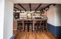 Ο χώρος του lounge ή του μπαρ στο Hotel Rajka