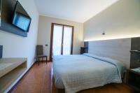 Łóżko lub łóżka w pokoju w obiekcie Hotel Lago Bin