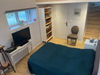Posteľ alebo postele v izbe v ubytovaní Jolie chambre dans une dépendance de longère bretonne