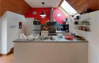 Kuchnia lub aneks kuchenny w obiekcie Lovely Home In Plouguerneau With Wifi